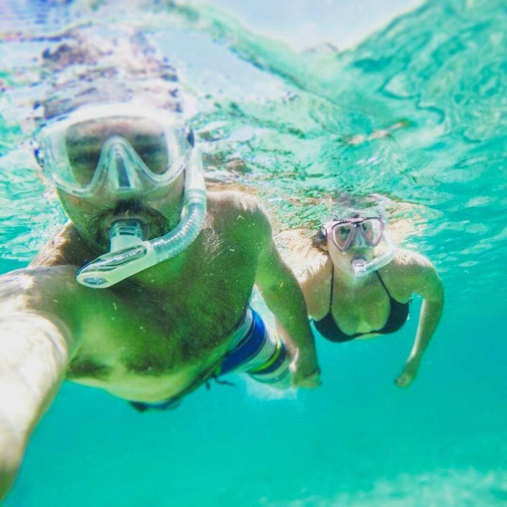 Jess- Ambassador /Fast Shipper!!! Loves Deals